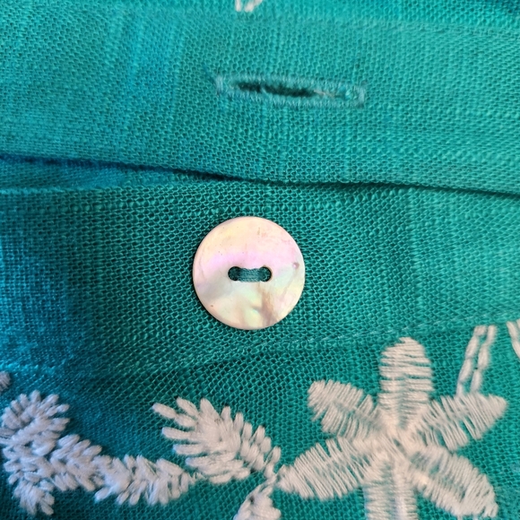 SOFT SURROUNDINGS Embroidered Isla Verde Linen Blend Button-Up Shirt BACK DETAIL - Picture 5 of 12